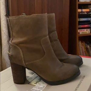 Sperry ankle boots. Euc